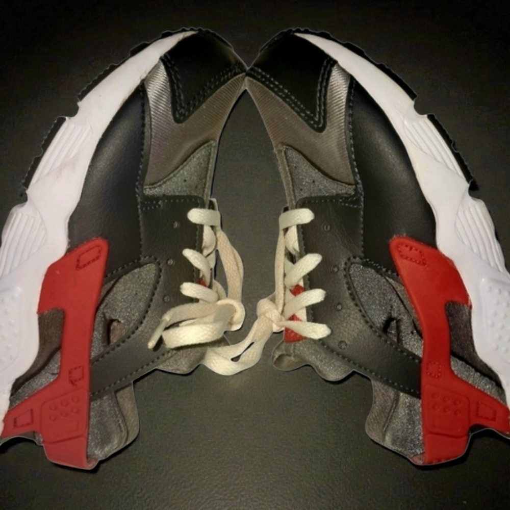 Nike Huarache Youth "Dk Smoke Grey/University Red" Sneakers Sz 13c NWOT